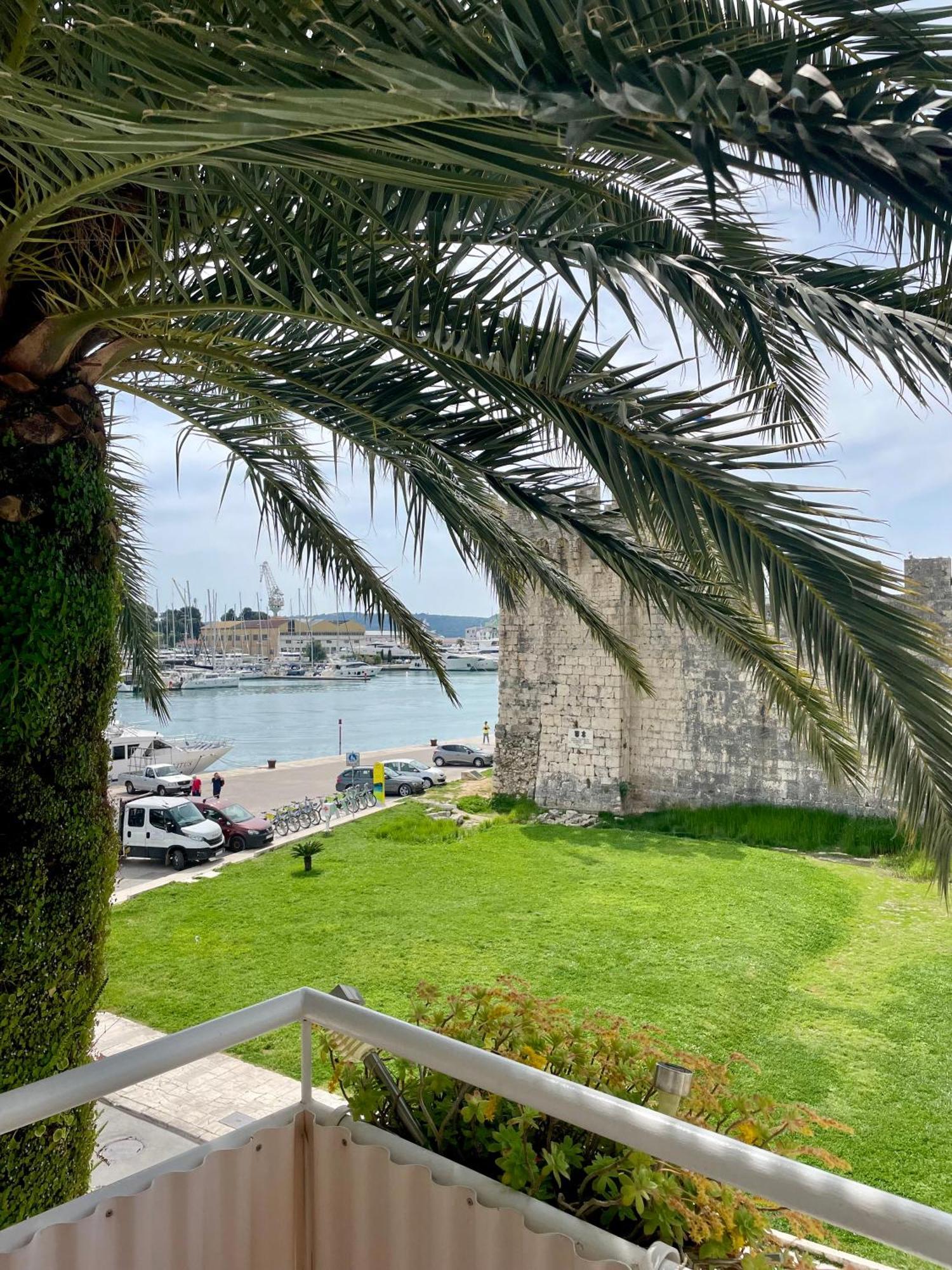 Dinka Old Town Apartment With Sea View Trogir Zewnętrze zdjęcie
