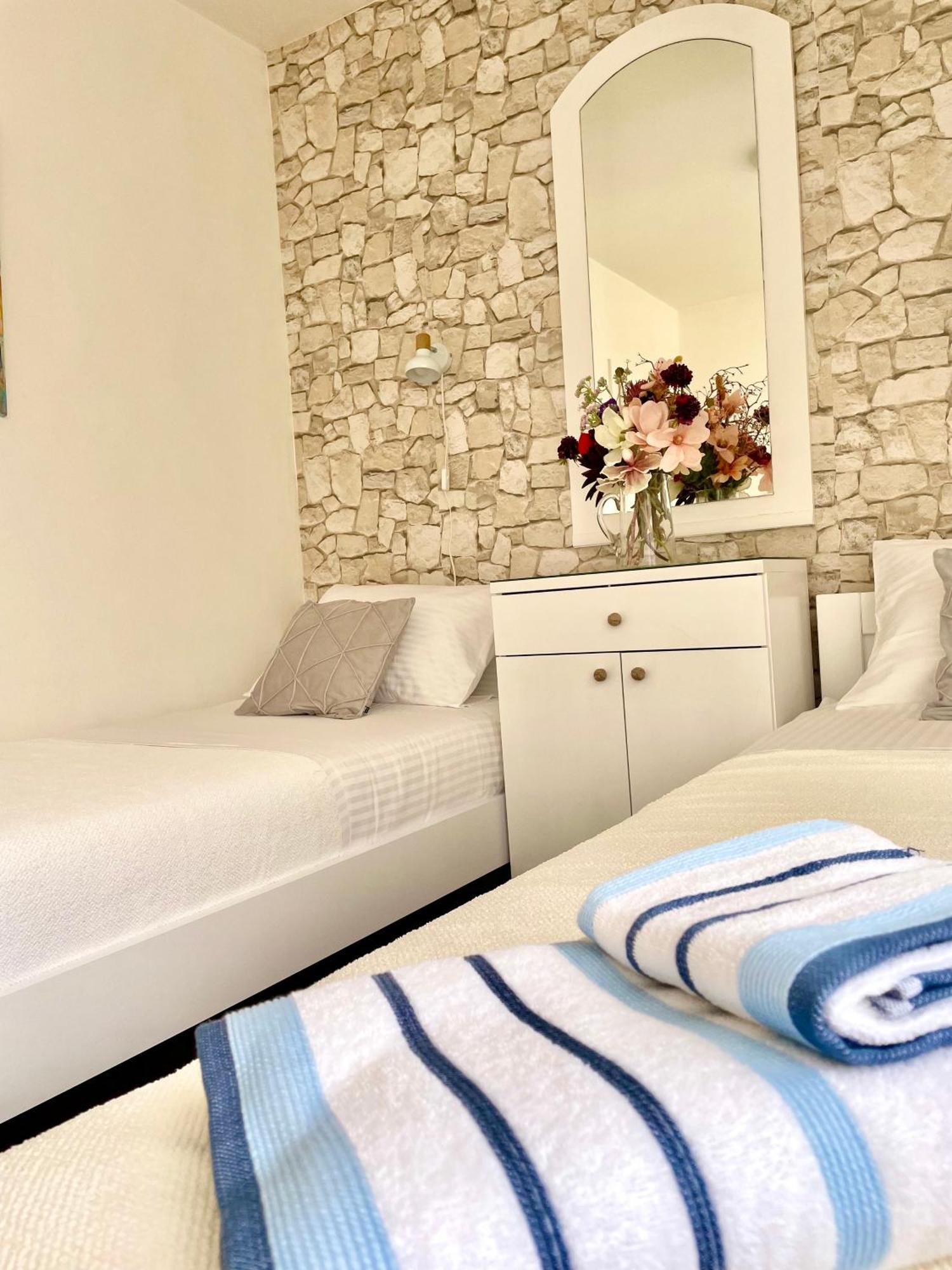 Dinka Old Town Apartment With Sea View Trogir Zewnętrze zdjęcie